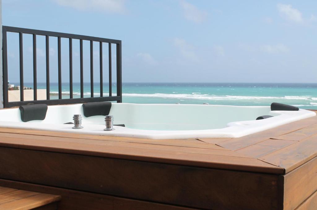 New Luxury Beachfront Penthouse photo 2