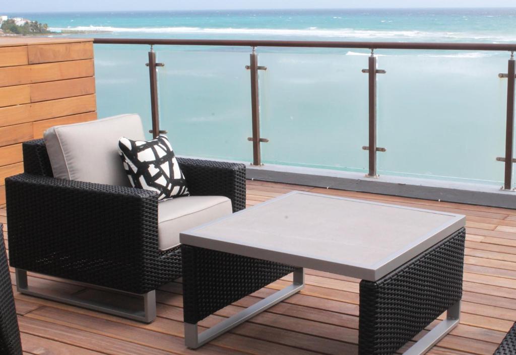 New Luxury Beachfront Penthouse photo 4