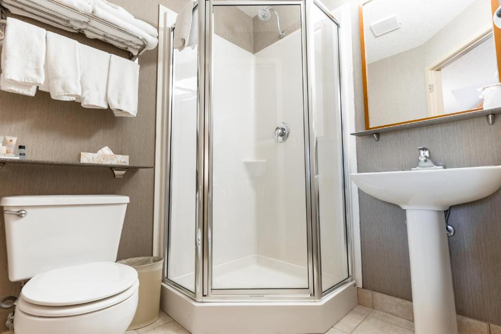 Canmore Inn & Suites photo 2