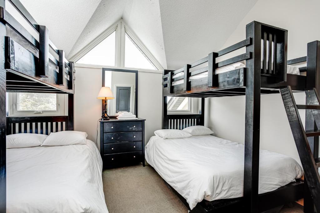 2 Bdrm Ski In Ski Out Loft at Blue Mountain photo 3