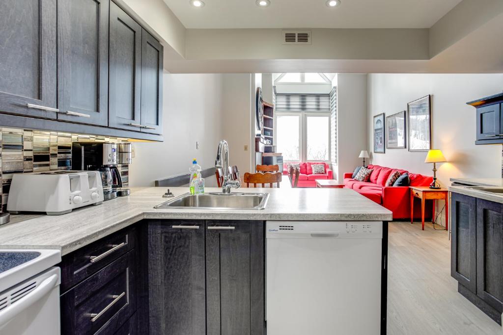 2 Bdrm Ski In Ski Out Loft at Blue Mountain photo 1