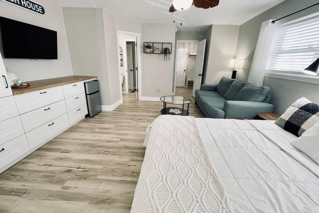 Luxurious Ocean View Getaway!! Entire Home! photo 1