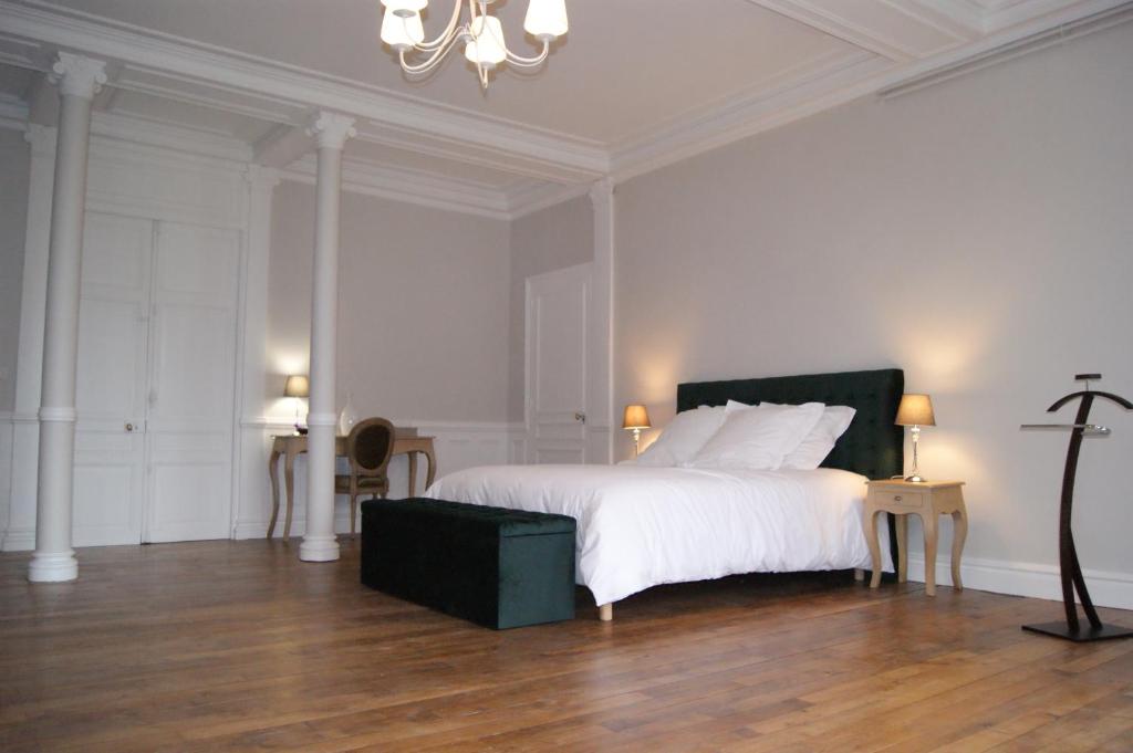 Gite la chaumière Le chateau de la Brosse photo 2