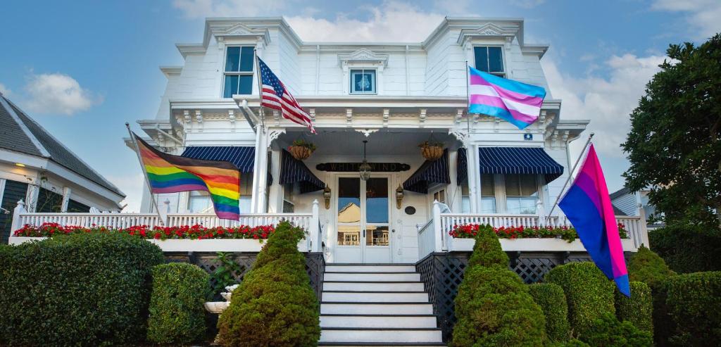 Brasswood Inn image