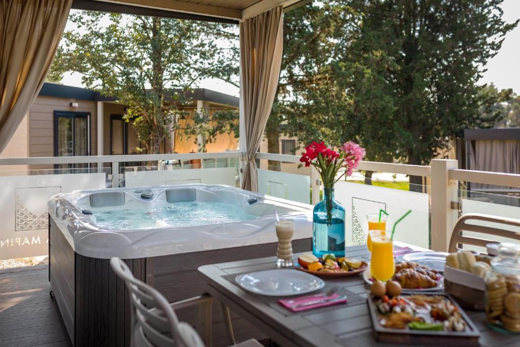 Premium Camping Homes Santa Marina, Lanterna photo 1