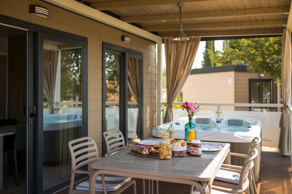 Premium Camping Homes Santa Marina, Lanterna photo 4