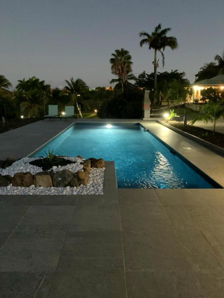 Maison de 2 chambres a Sainte Anne a 200 m de la plage avec vue sur la mer piscine partagee et jacuzzi