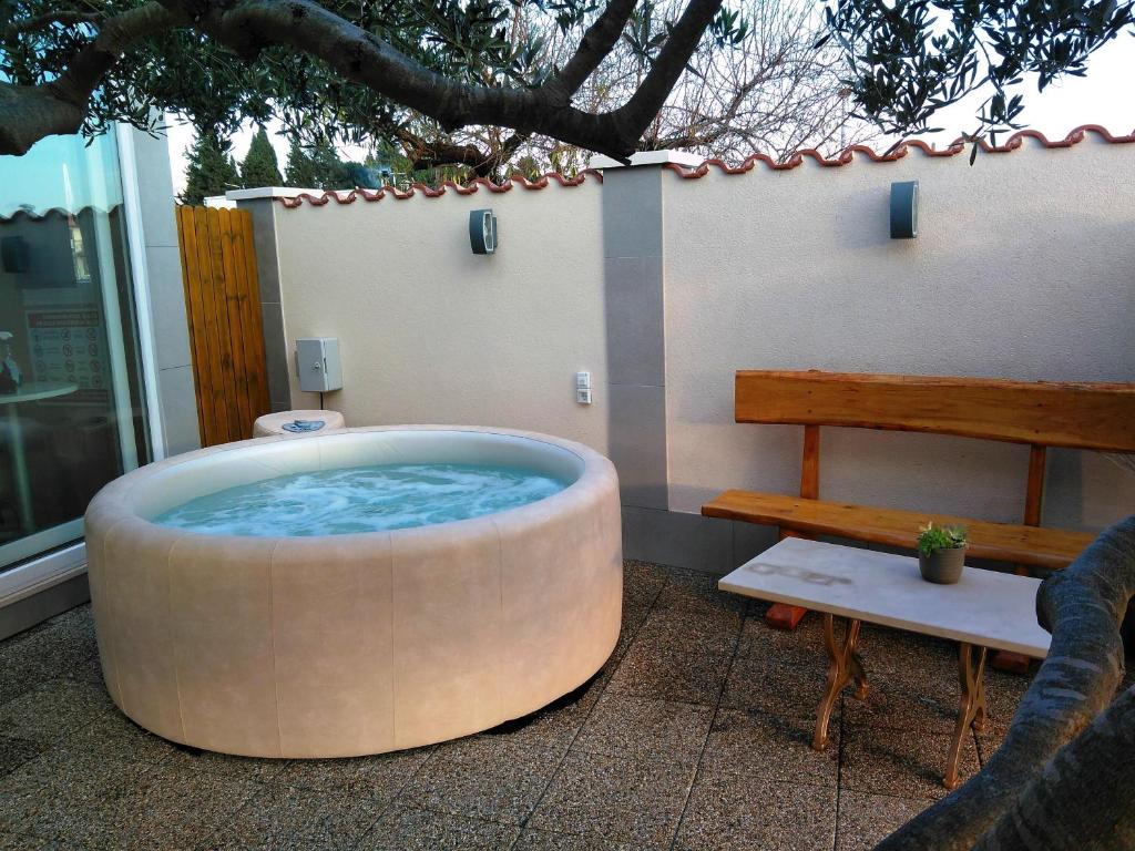Manora guest pool house Sucuraj photo 2