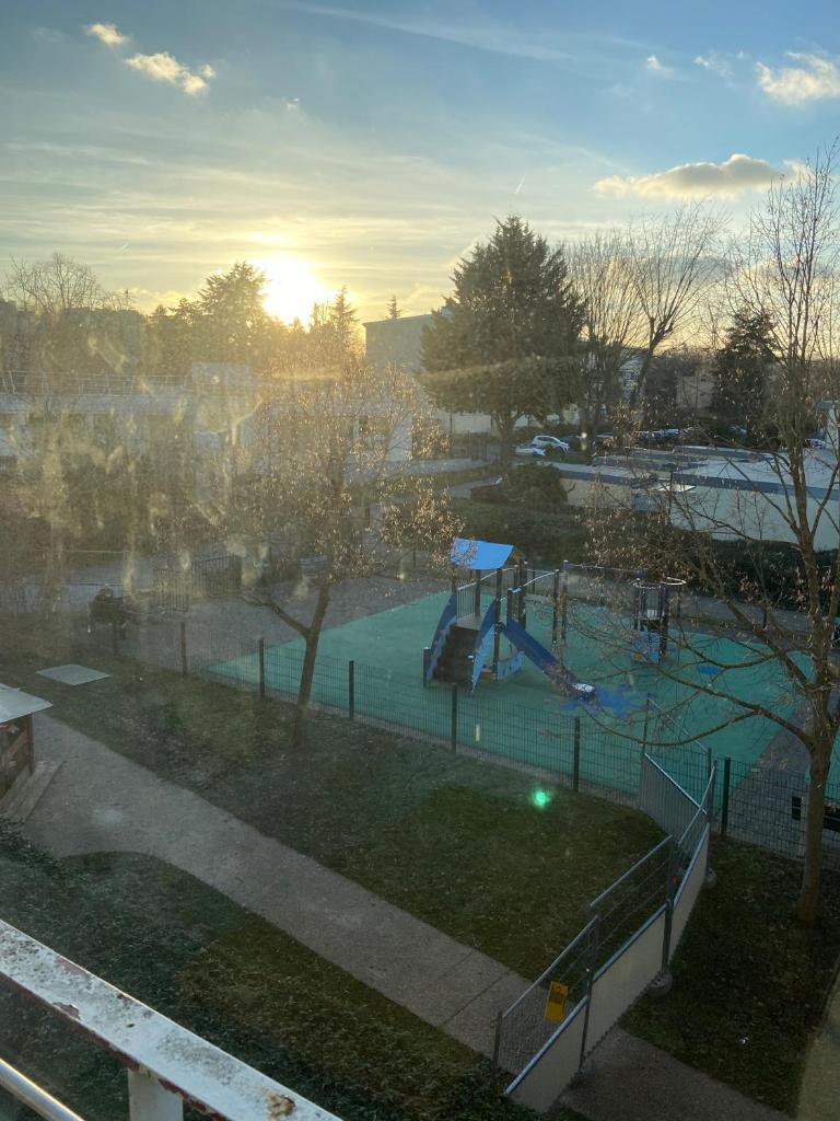 Chambre calme (Mercure) - proche Paris et TGV - Thumbnail image