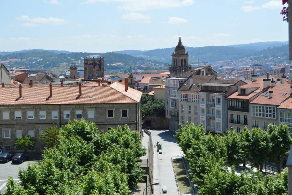 Amplio y luminoso piso en el centro de Ourense photo 3