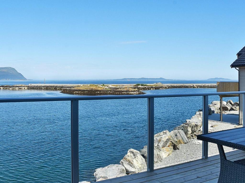 Holiday home Brattvåg IV photo 2