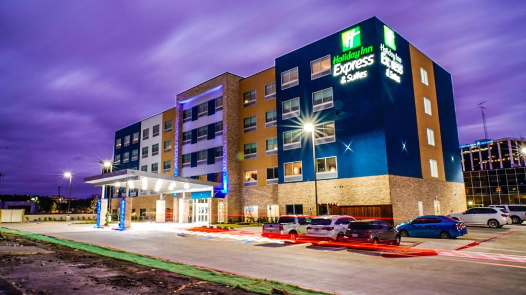 Holiday Inn Express & Suites Dallas Central Market Center, an IHG Hotel image