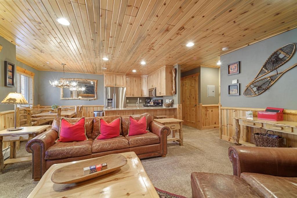 Timberwolf Lodge Unit 11a image