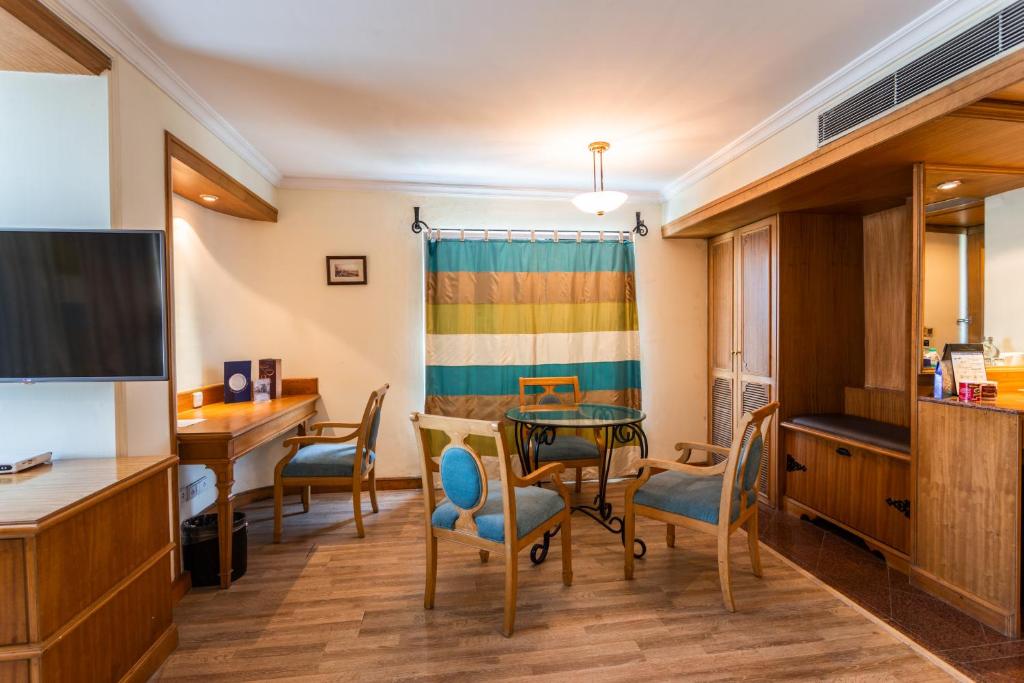 The Maya Hotel photo 3