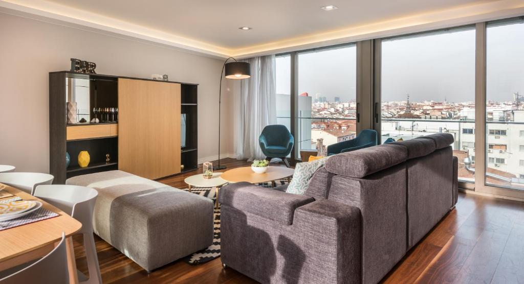 Апартаменты (Skyline 3 Bedroom Duplex Apartment with terrace), Gran View Apartments