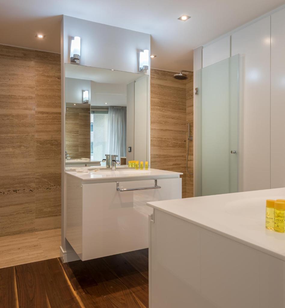 Апартаменты (Skyline 3 Bedroom Duplex Apartment with terrace), Gran View Apartments