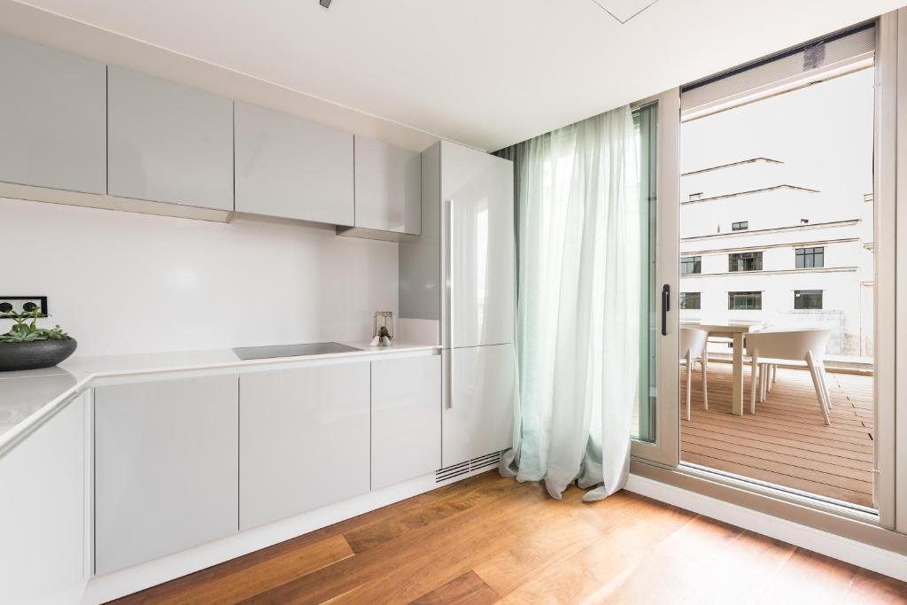 Апартаменты (Skyline 3 Bedroom Duplex Apartment with terrace), Gran View Apartments
