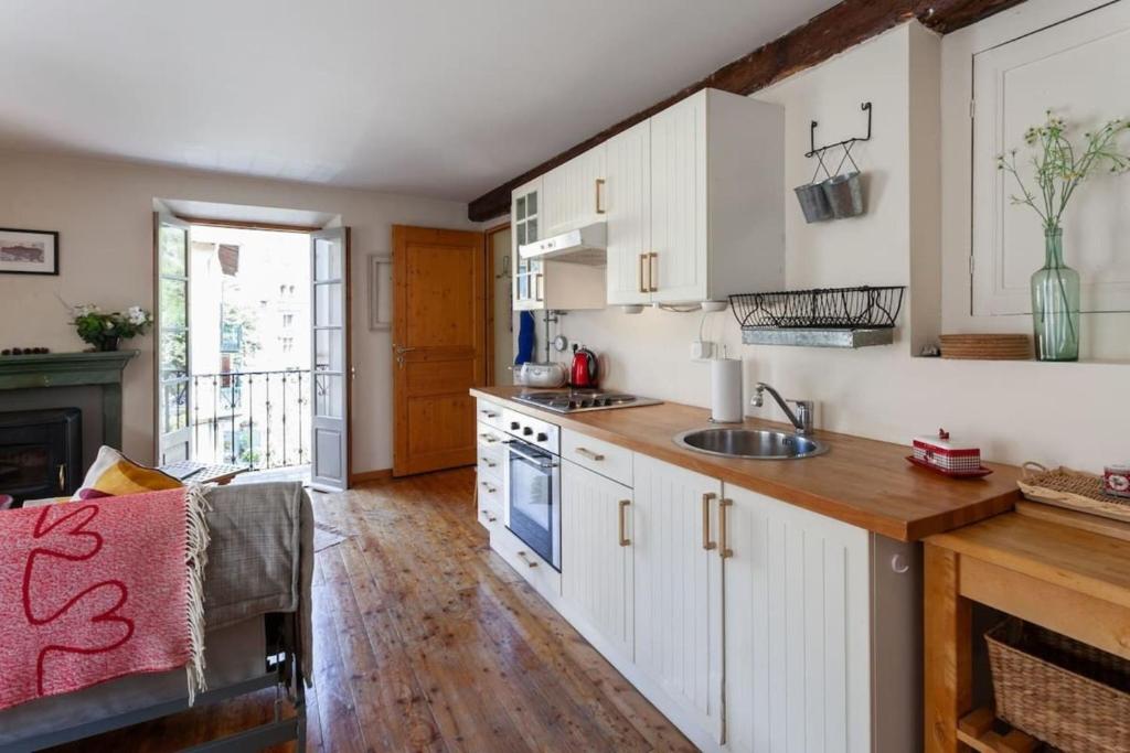 Sunny 1-Bed apartment in lovely mountain village photo 3