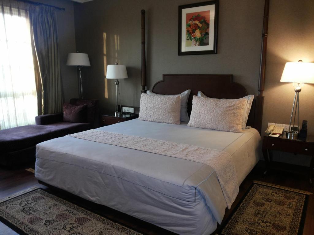 Сьюит (Aster Suite with 20% off on food & soft beverages), The Pllazio Hotel