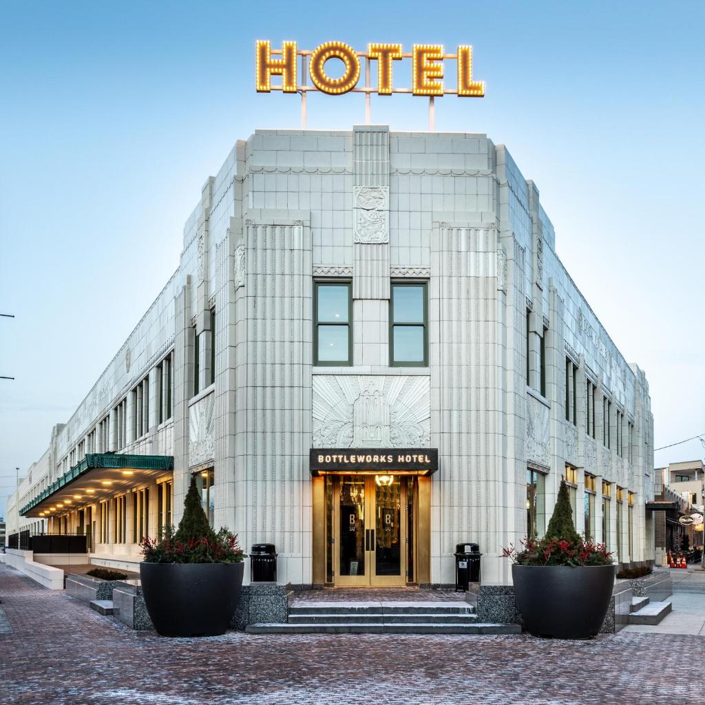 Bottleworks Hotel image