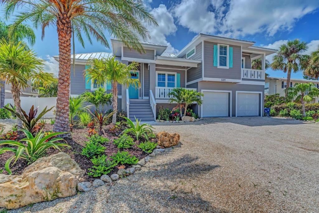 4 bed 4 bath, bonus bunk room heated pool WATER SLIDE spa WiFi photo 3