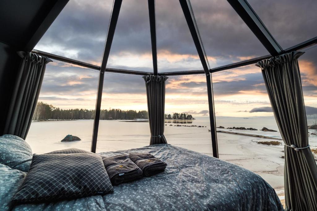 Arctic Lake Experience Oulujärvi Igloos photo 1