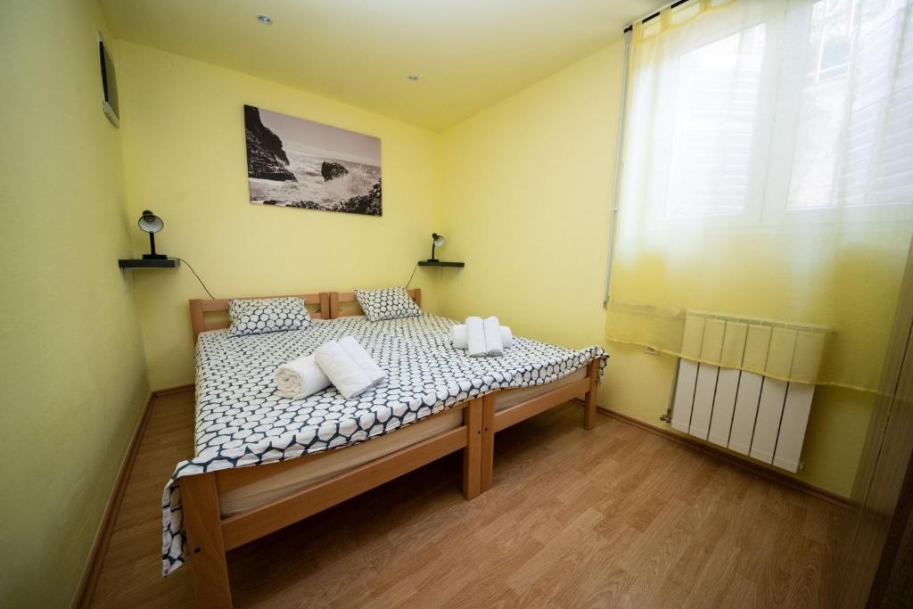 Apartments Ivona - swimming pool photo 4