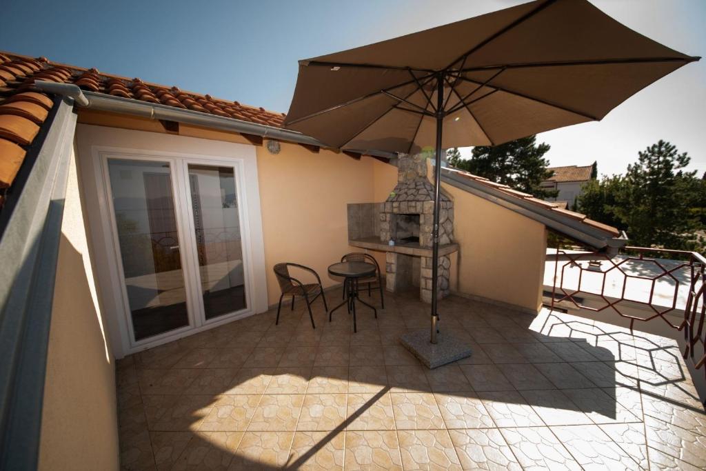 Apartments Ivona - swimming pool photo 3
