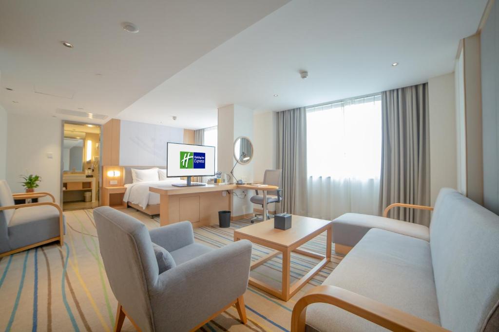 Holiday Inn Express - Ya'an City Center, an IHG Hotel photo 1
