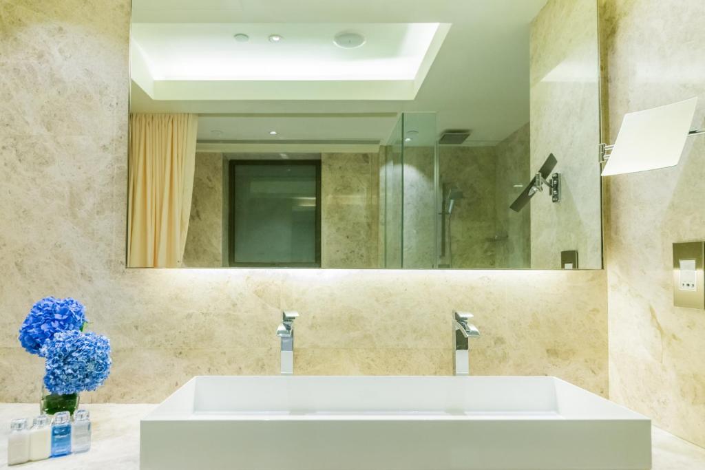 Сьюит (Люкс «Премьер»), Hotel Pravo Hong Kong