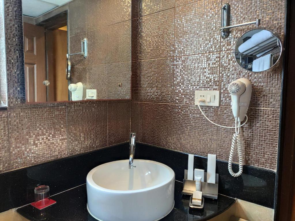 Двухместный (Двухместный номер Делюкс с 2 отдельными кроватями), Golden Tulip Hotel Electronics City