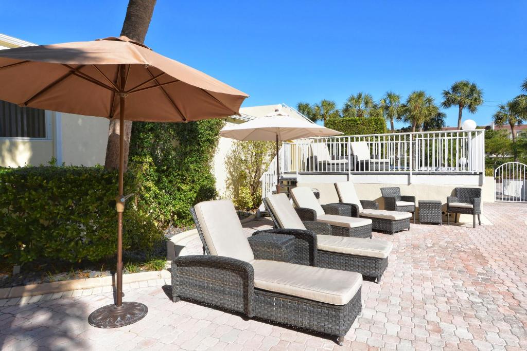 LaPlaya 104A Gulf front Walk right from your lanai onto the private beach photo 3