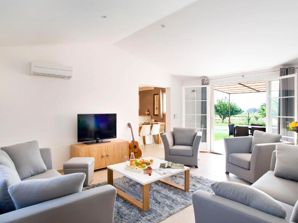 Holiday Home Le Clos Savornin V10ID by Interhome photo 2