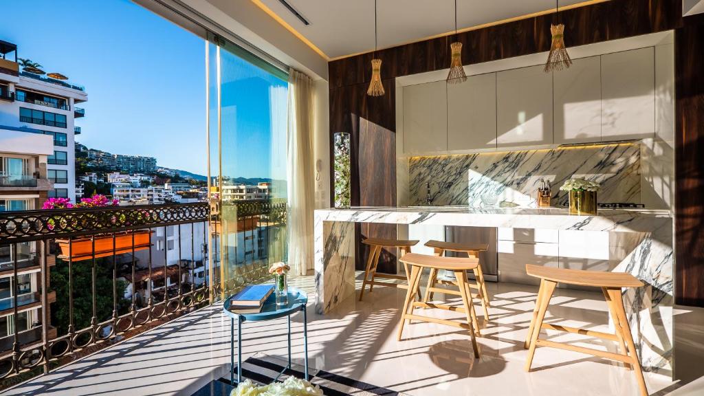 PIER 57 - 508 Modern 2BR Condo Romantic Zone photo 2