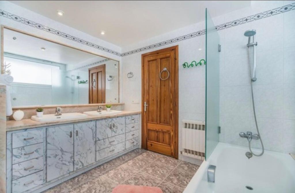 Апартаменты (Апартаменты с 3 спальнями), Apartamentos Bressol Deluxe