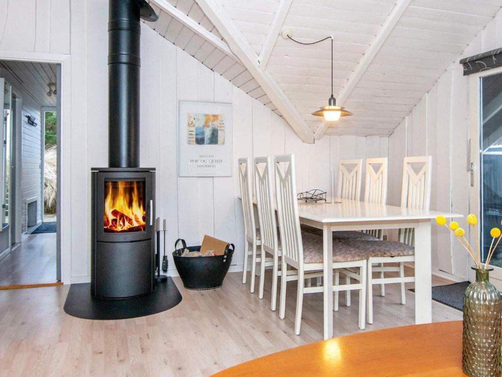 6 person holiday home in Ringk bing photo 4