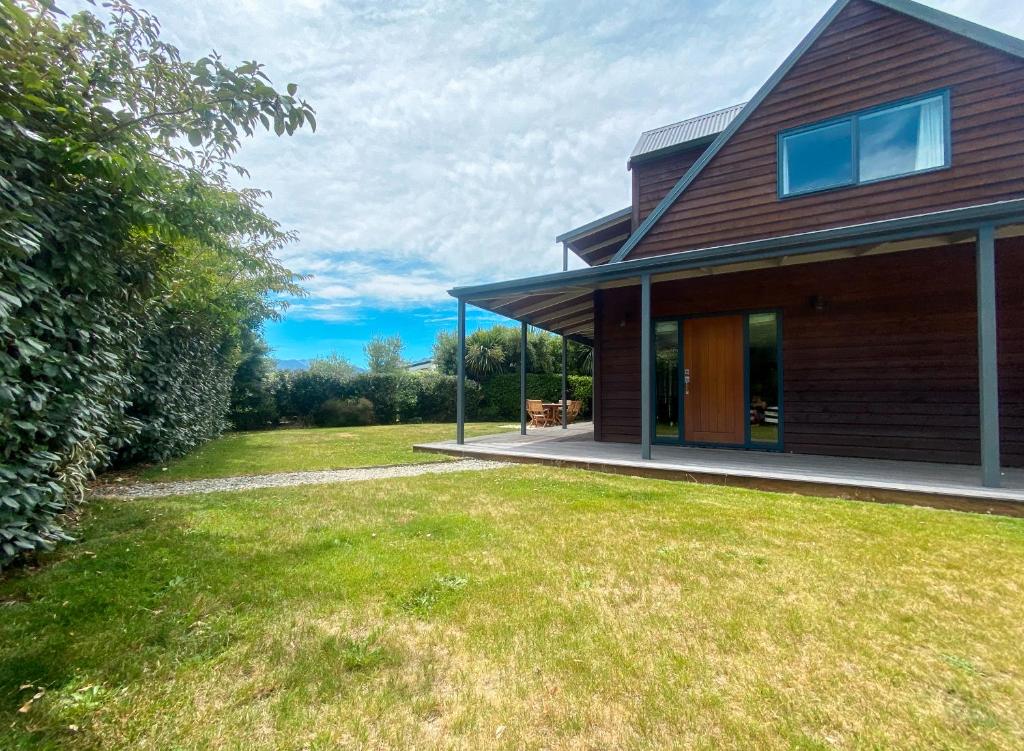 Stunning Panoramic Lake Hawea Views 5 Bedrooms photo 1