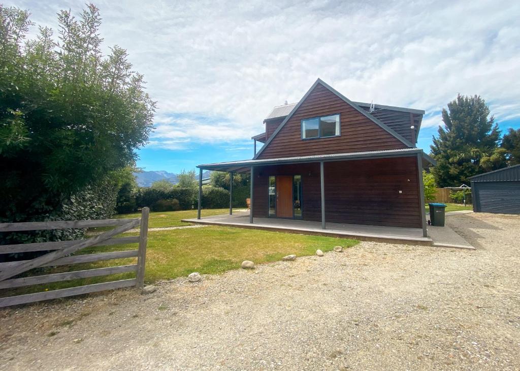 Stunning Panoramic Lake Hawea Views 5 Bedrooms photo 2
