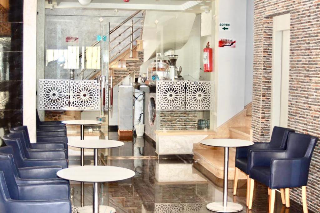 ZELLAKA hôtel & café photo 3