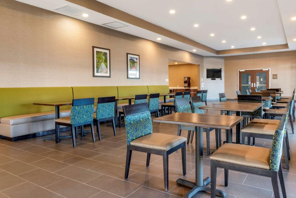 Comfort Suites Camp Hill-Harrisburg West photo 2