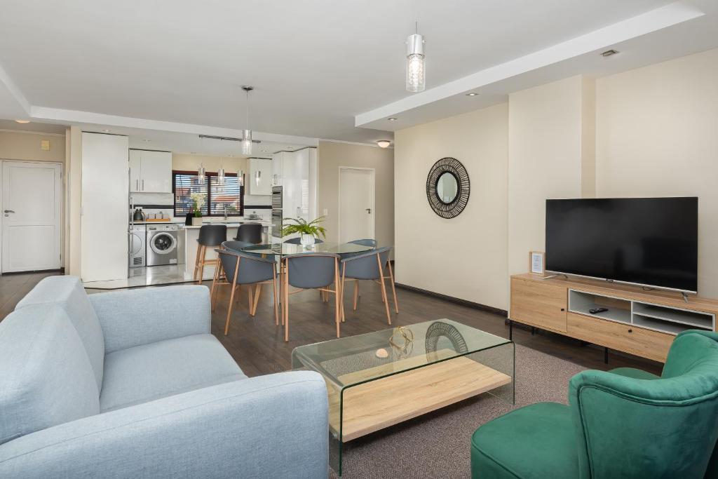 Island Club Luxury Apartments - Tap to explore photos