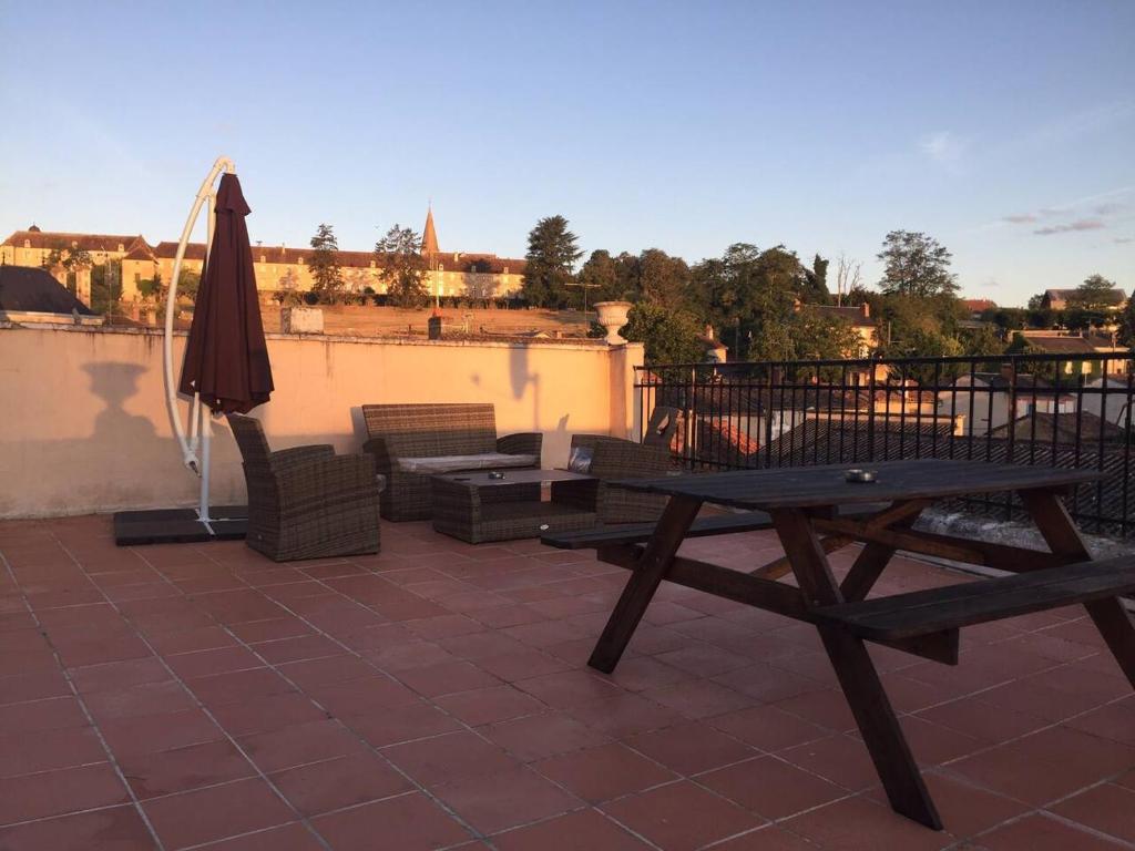 2 bed apartment fantastic roof terrace-town centre photo 2