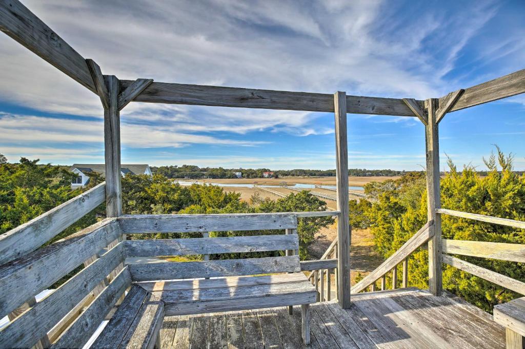 Pawleys Island House, - Steps to Beach and Creek! photo 1