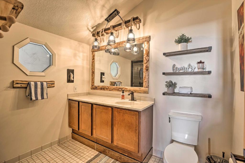 Granby Condo with Hot Tub Less Than 1 Mi to Ski Slopes! photo 1