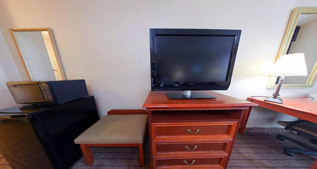 Holiday Inn Alexandria, an IHG Hotel photo 2