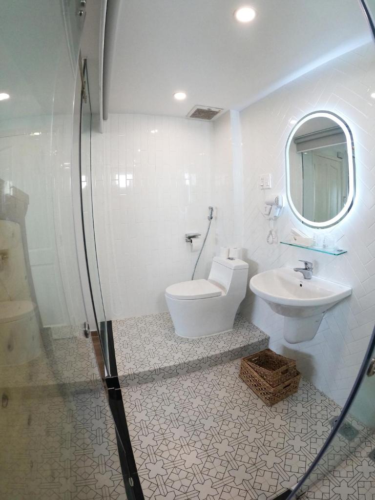 Двухместный (Улучшенный двухместный номер с 1 кроватью), Dinh Phat Hotel