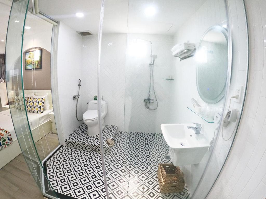 Двухместный (Улучшенный двухместный номер с 1 кроватью), Dinh Phat Hotel