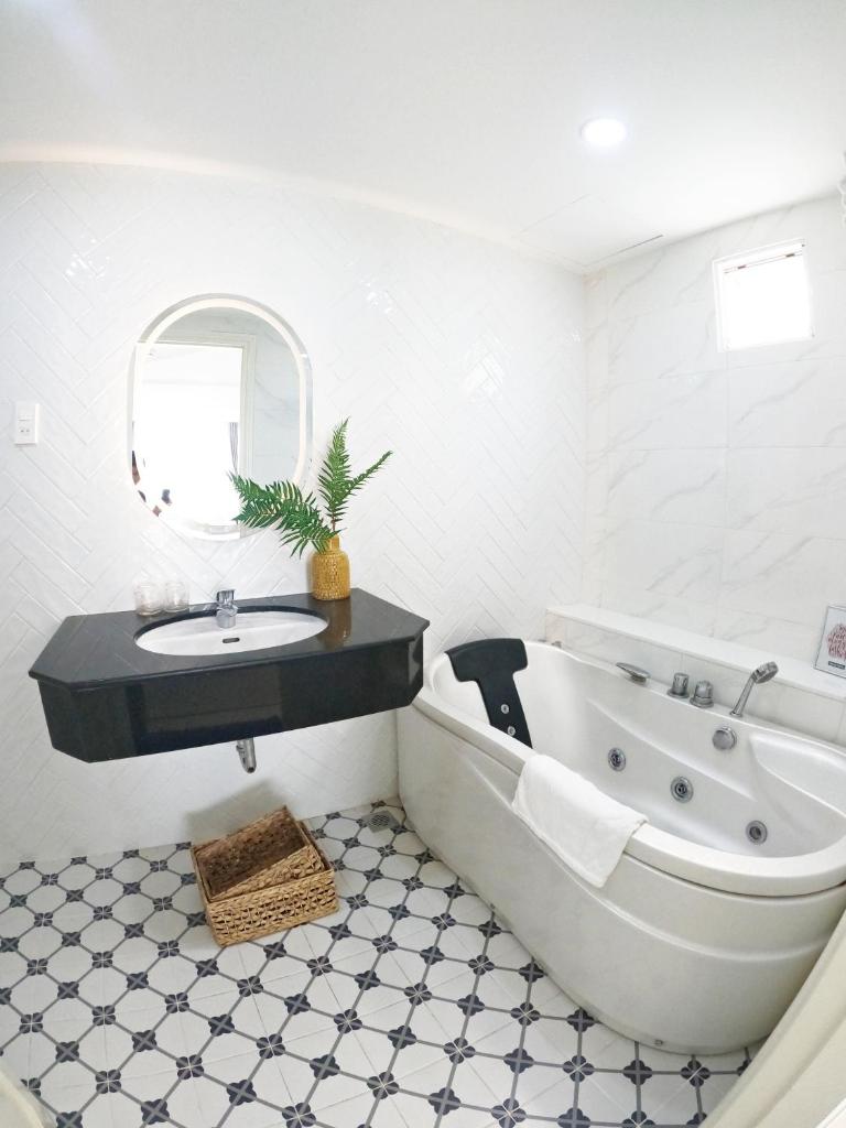 Четырехместный (Четырехместный номер с собственной ванной комнатой), Dinh Phat Hotel