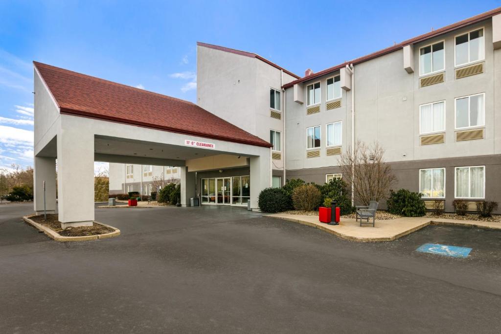 Red Roof Inn PLUS+ Boston - Logan image