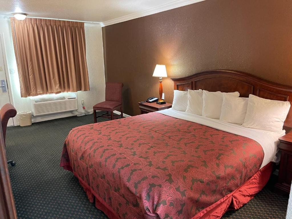 1st Interstate Inn photo 2